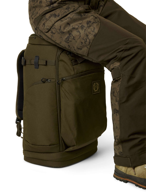 Ranger Chair Pack jagtrygsæk med integreret stol i vandafvisende materiale – ideel til jagt og friluftsliv.