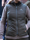 Detaljer på Chevalier Ember Heat Vest Women med tovejs YKK-lynlås, praktiske frontlommer og inderlomme.